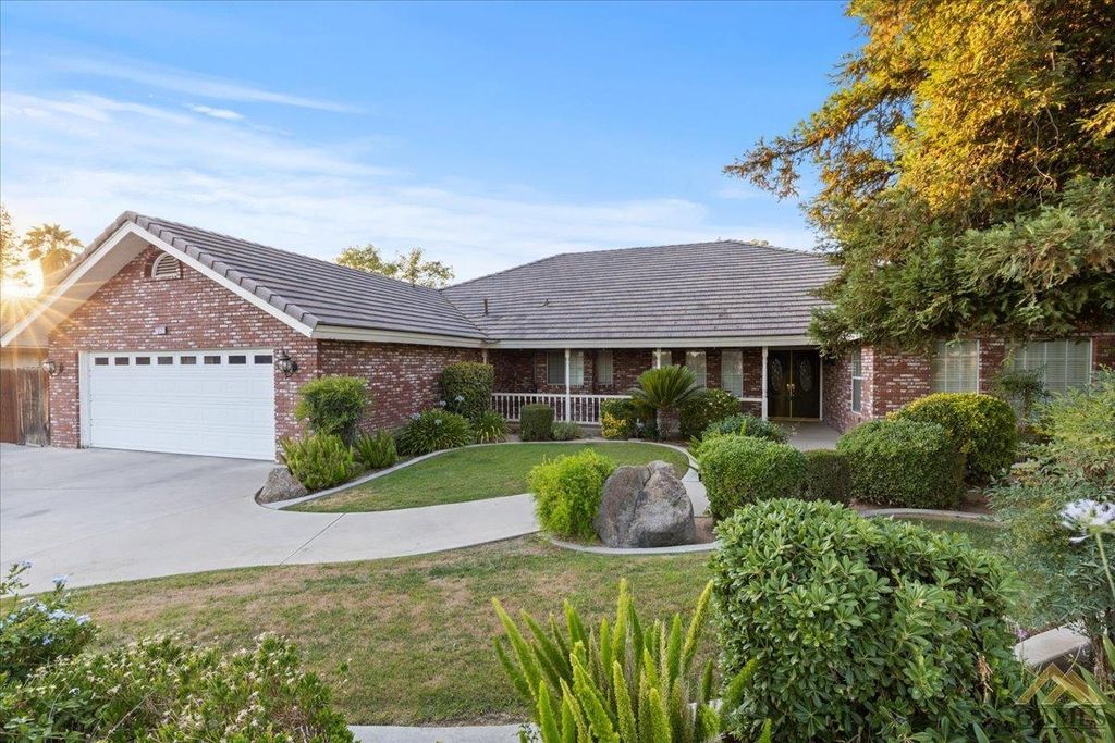 7312 Jolynn St, Bakersfield, CA 93308