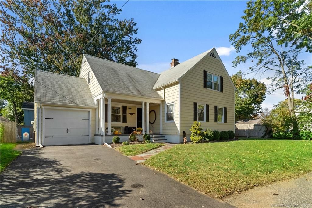 2305 Elm St, Stratford, CT 06615