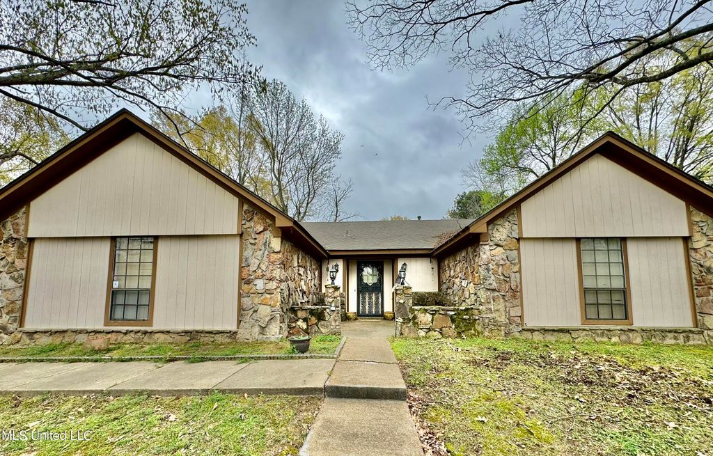 6830 Lake Forest Dr   E, Walls, MS 38680