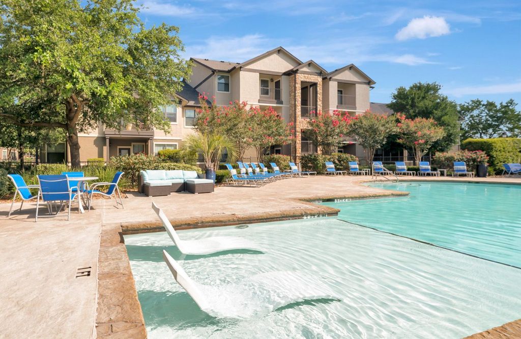 3150 Finfeather Rd, Bryan, TX 77801