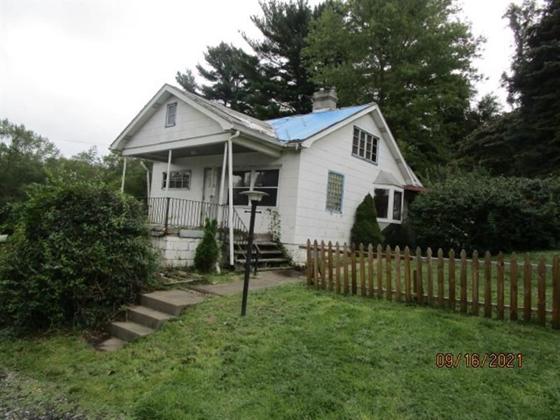 3018 Universal Rd, Pittsburgh, PA 15235