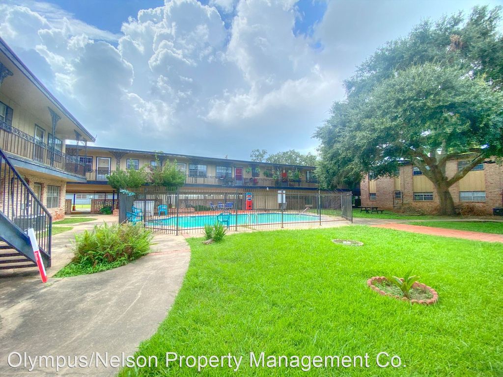 2400 5th St #10, Bay City, TX 77414