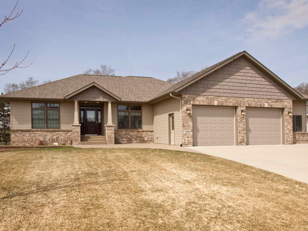 1305 5th Ave N, Cold Spring, MN 3 Bed, 3 Bath SingleFamily Home 50