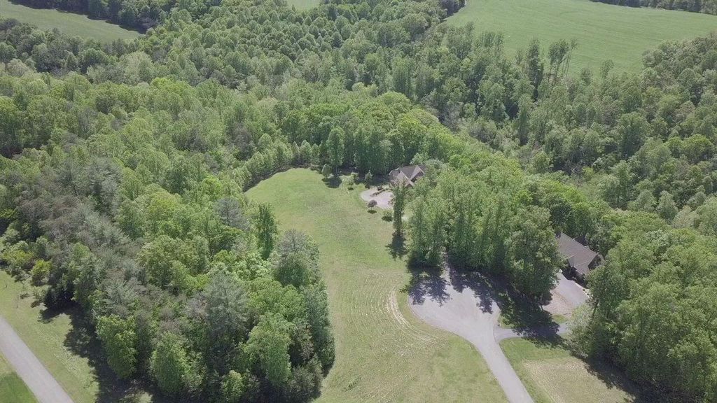 31 Revolution Rd, Wirtz, VA 24184