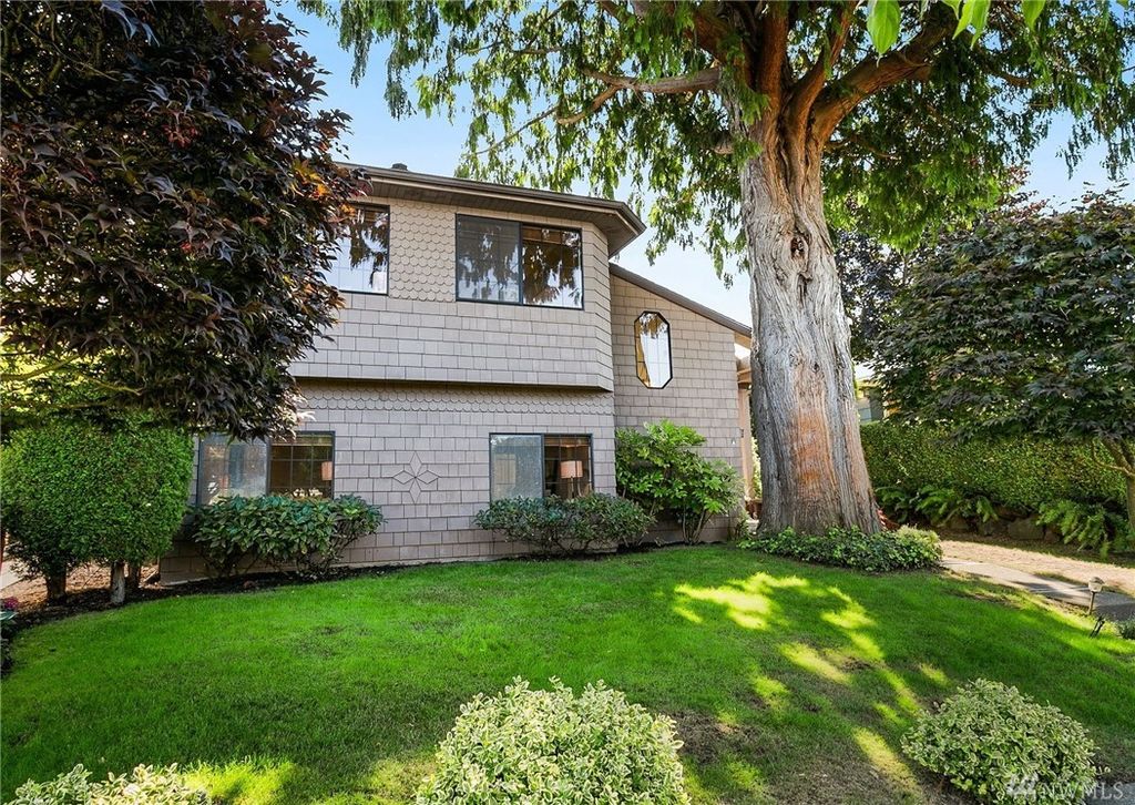2734 48th Ave SW, Seattle, WA 98116