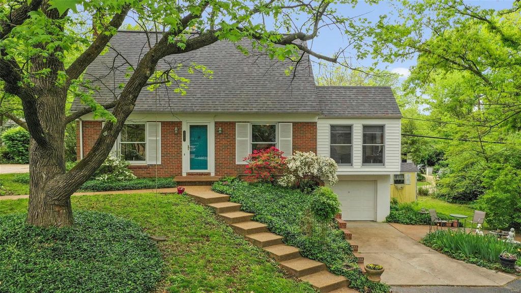 2247 Ferncliff Ln, Saint Louis, MO 63122