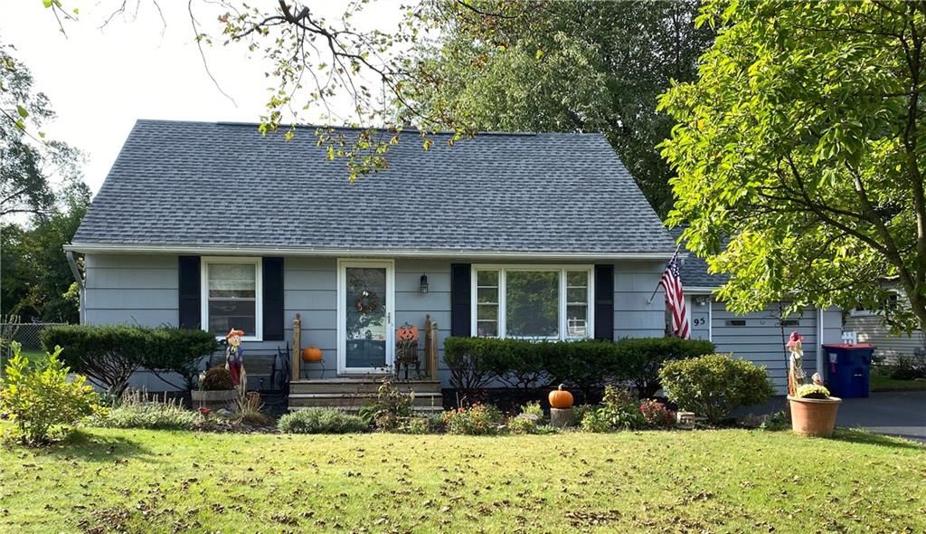 95 Harvest Dr, Rochester, NY 14626