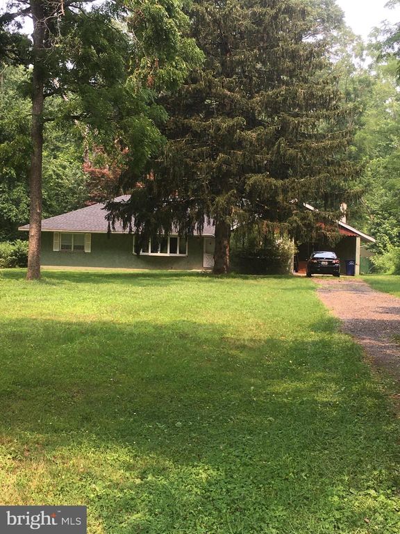 179 Hooton Rd, Mount Laurel, NJ 08054