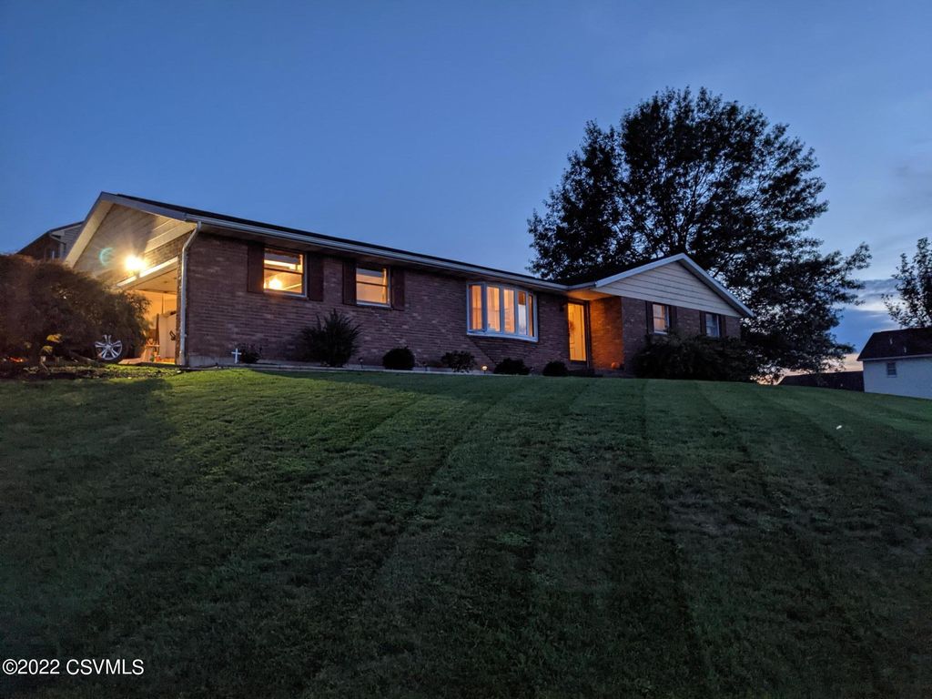 37 Red Hill Rd, Milton, PA 17847
