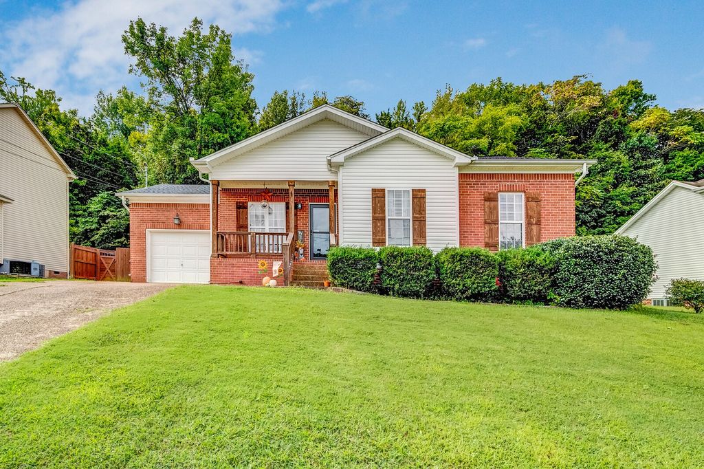 421 Brownstone St, Old Hickory, TN 37138
