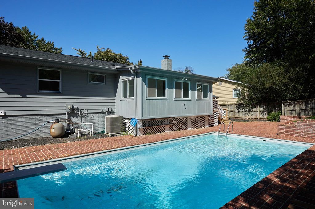 11305 Rambling Rd, Gaithersburg, MD 20879
