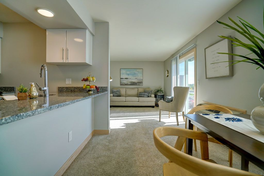 4725 Hayes Rd #4733-211, Madison, WI 53704