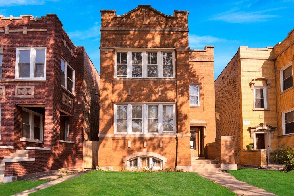 4854 W Barry Ave, Chicago, IL 60641