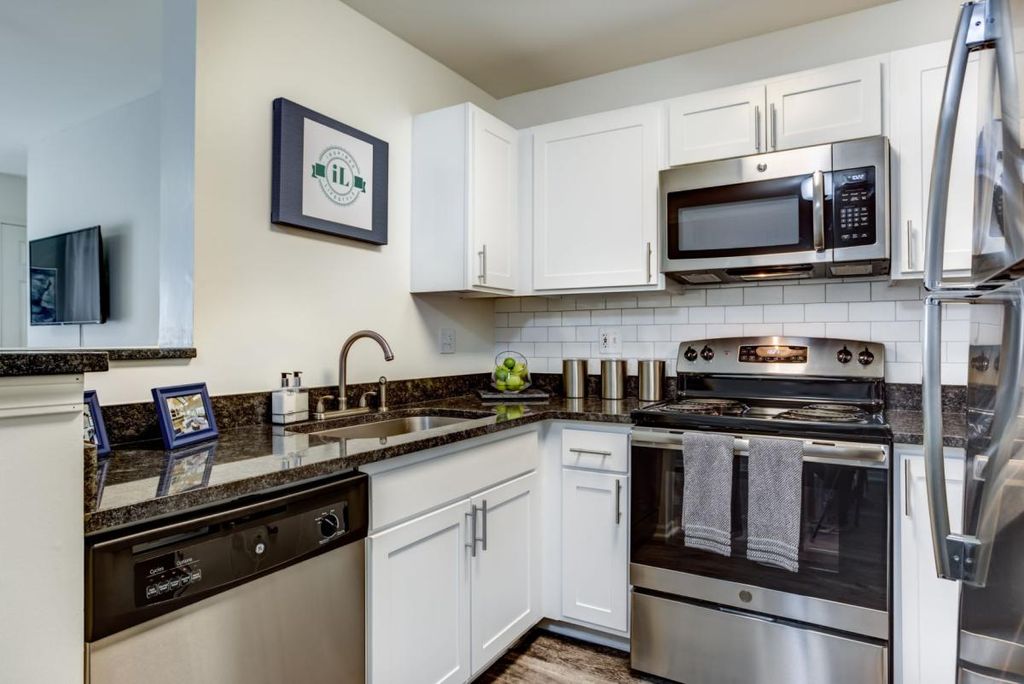 22 Vivaldi Ct, Wheaton, IL 60189