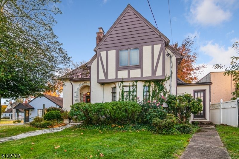 625 Parkway Ave, Ewing, NJ 08618