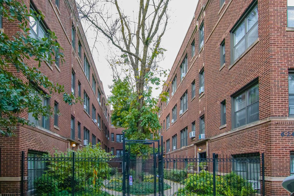 626 W Surf St #2B, Chicago, IL 60657
