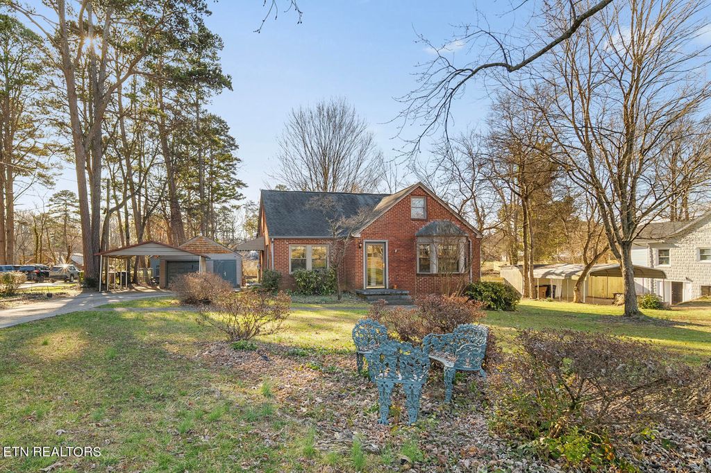 1306 Highland Dr, Knoxville, TN 37918
