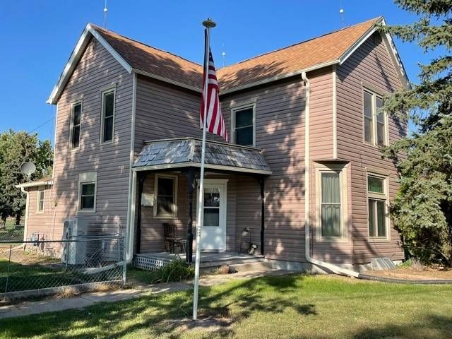 213 S 7th St, Newman Grove, NE 68758