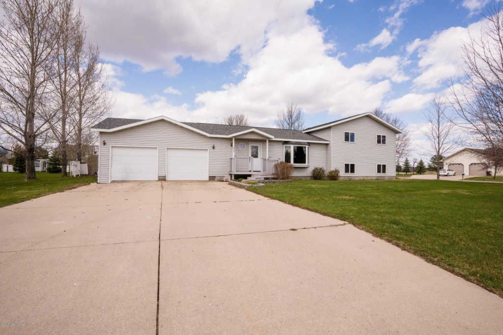 625 6th St NE, Perham, MN 3 Bed, 3 Bath SingleFamily Home 27