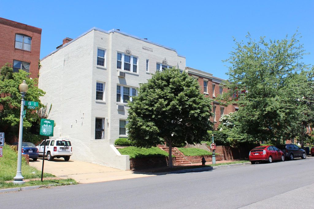 733 6th St SE #4, Washington, DC 20003