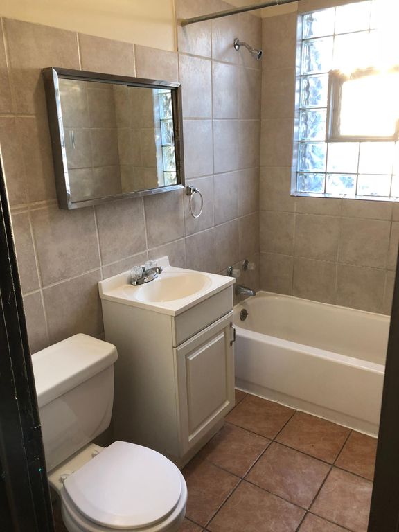 7005 Roosevelt Rd #10, Berwyn, IL 60402