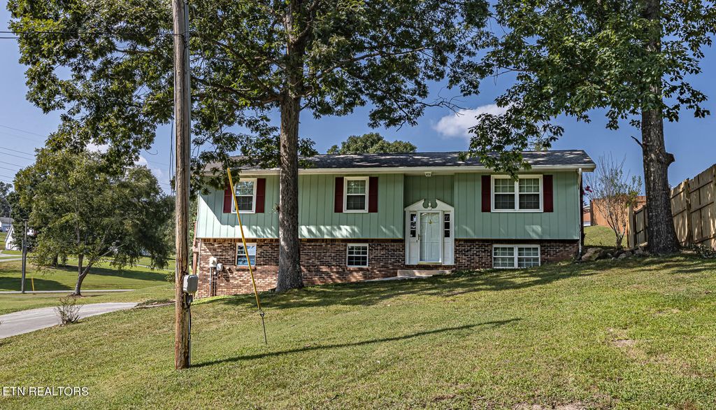 218 County Road 146, Riceville, TN 37370