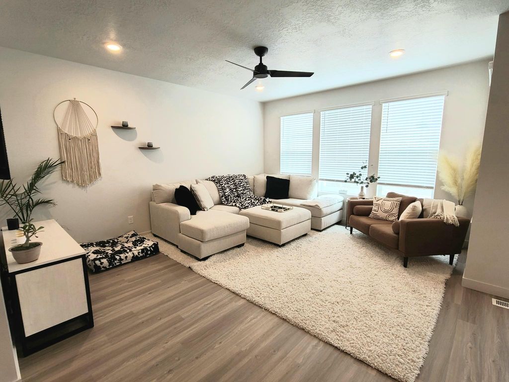 1095 W Early Light Way, Riverton, UT 84065