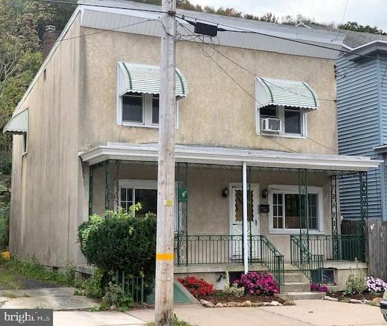 328 W Bacon St, Pottsville, PA 17901