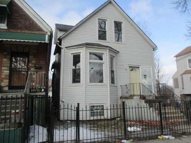 7926 S Escanaba Ave, Chicago, IL 60617