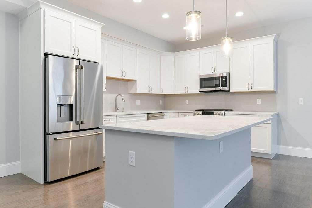 8 Sanborn St #101, Reading, MA 01867