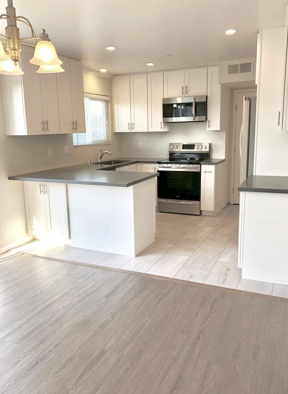 1426 Oxford St, Redwood City, CA 94061
