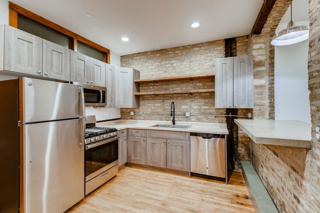 851 N Western Ave #2R, Chicago, IL 60622