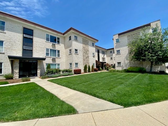 5769 N Northwest Hwy #601, Chicago, IL 60631