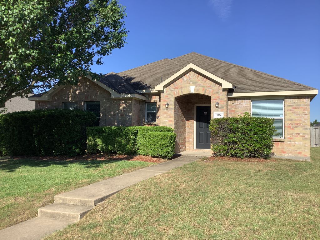 115 Clover Leaf Ln, Red Oak, TX 75154