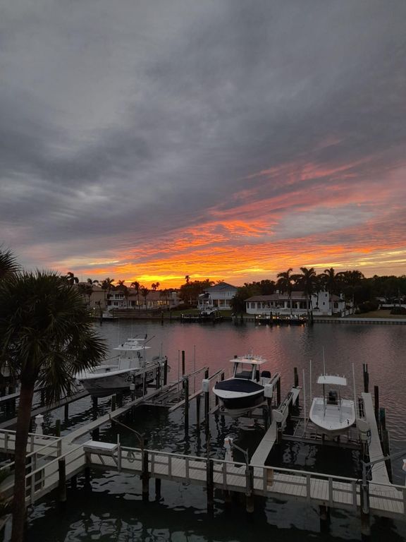 534 Pinellas Bayway #205, Saint Petersburg, FL 33715