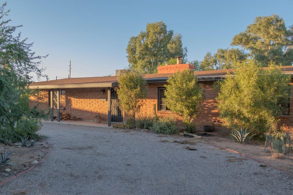 6323 E Printer Udell, Tucson, AZ 85710