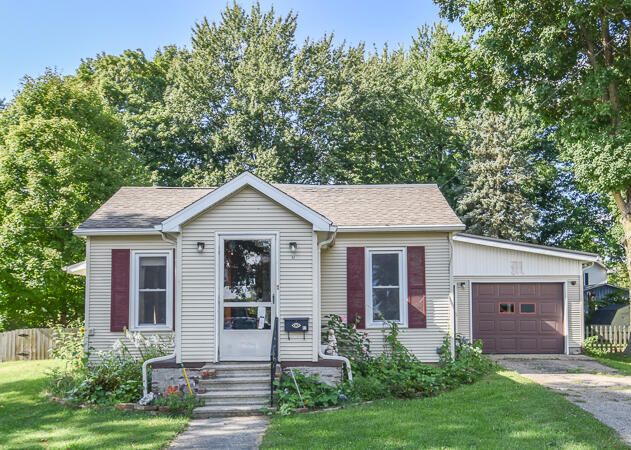 92 E Jefferson St, Quincy, MI 49082
