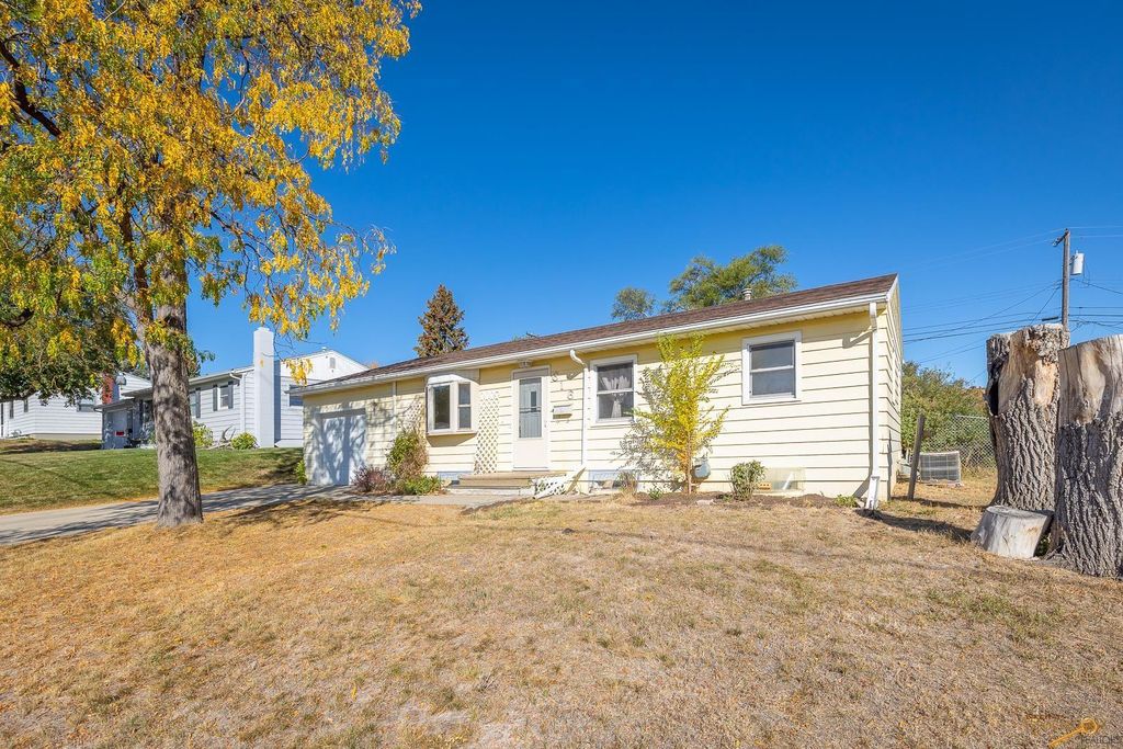 616 E Oakland St, Rapid City, SD 57701