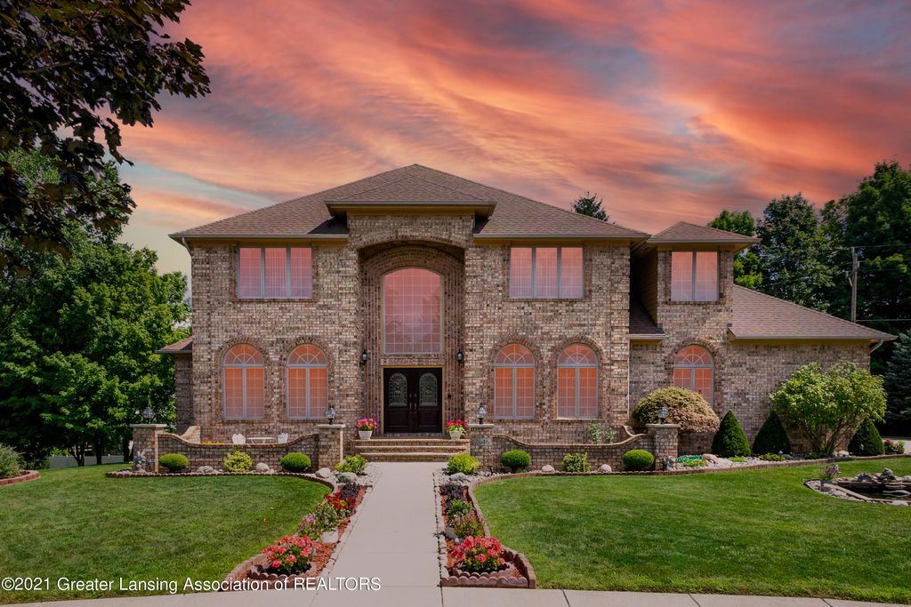 2646 Walmar Dr, Lansing, MI 48917
