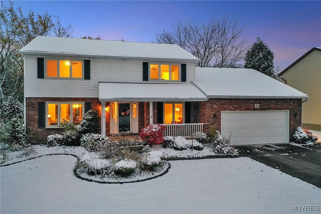 12 Arrow Trl, Lancaster, NY 14086