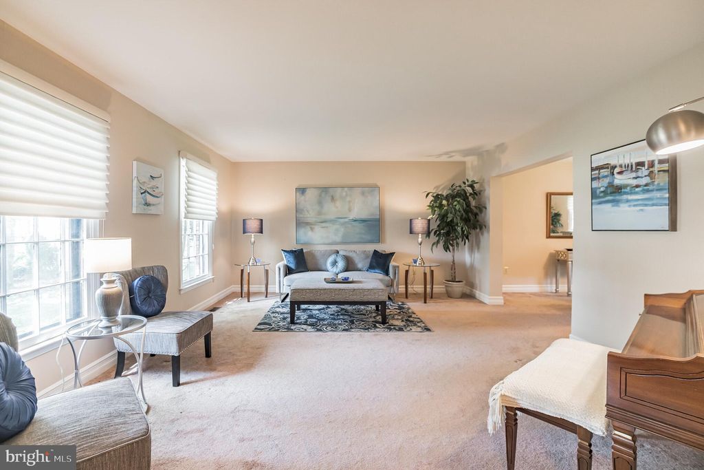 405 Echo Ct, Cherry Hill, NJ 08003