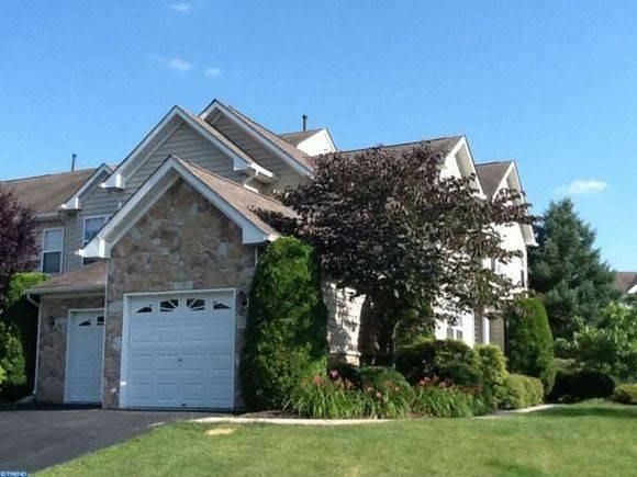 16 Palmer Dr, Moorestown, NJ 08057