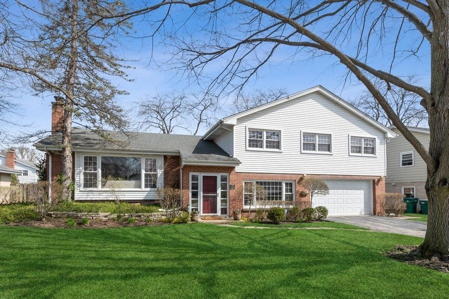3120 Country Ln, Wilmette, IL 60091