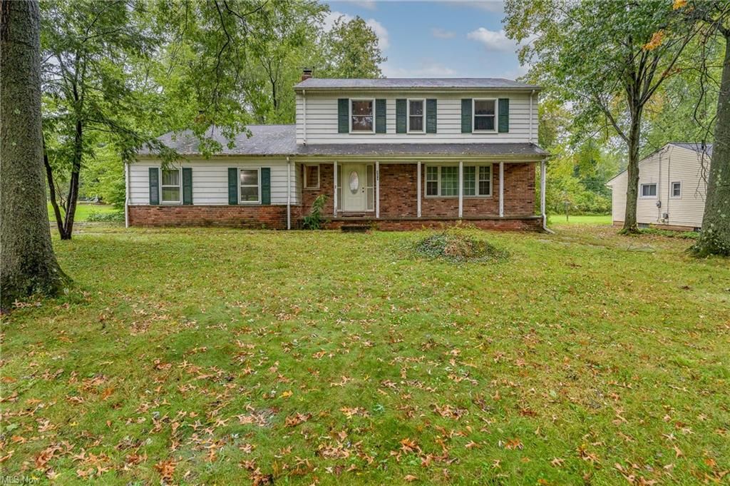 155 E Pioneer Trl, Aurora, OH 44202