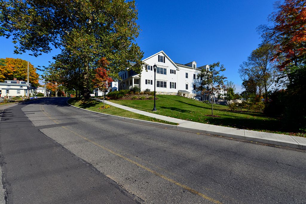 25-47 Prospect St, Milford, CT 06460