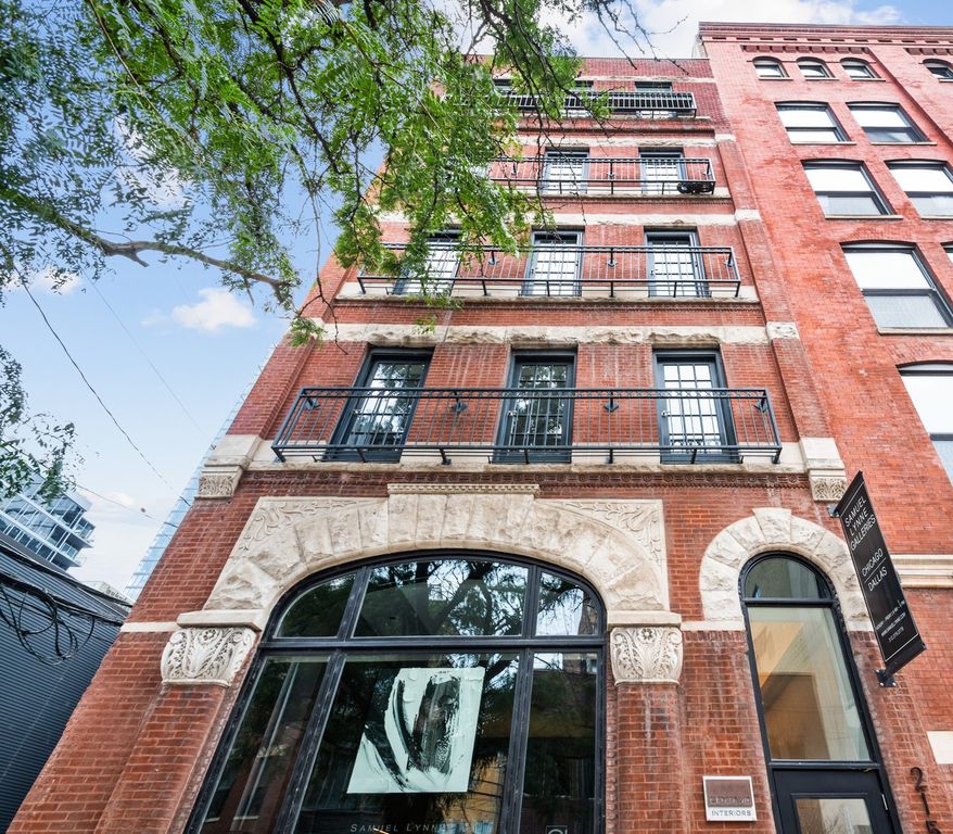 215 W Huron St #4, Chicago, IL 60654