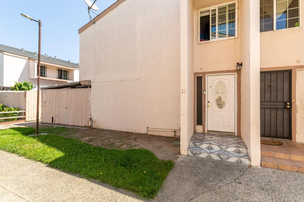 961 Acosta Plz #21, Salinas, CA 93905
