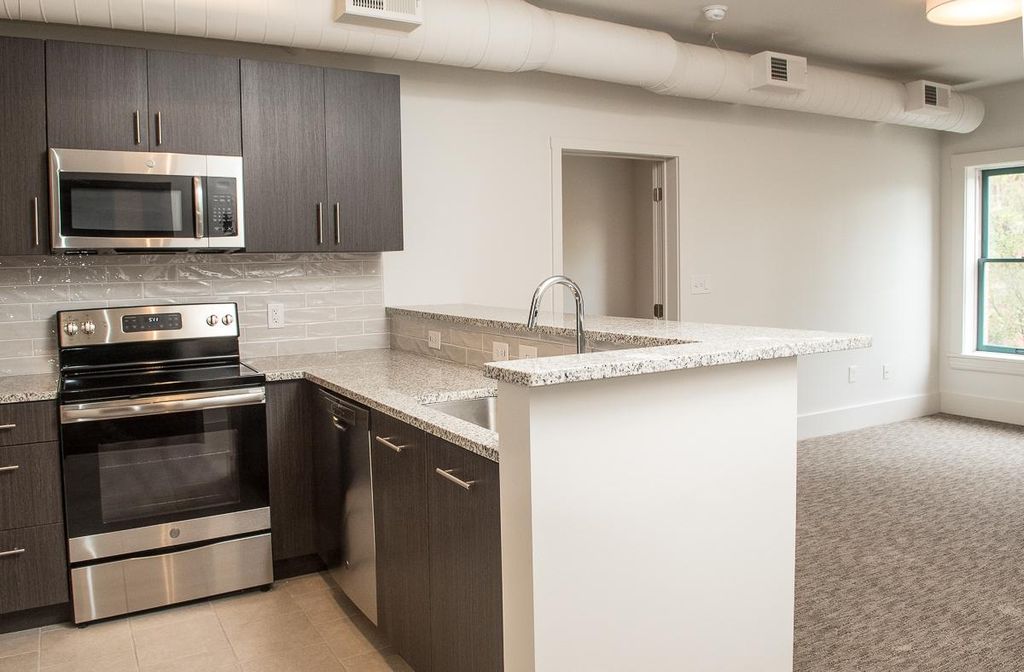 1702 W 28th St, Cleveland, OH 44113