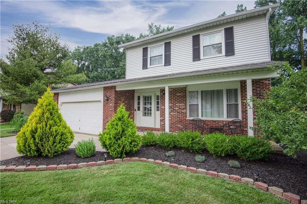 126 Hidden Tree Ln, Amherst, OH 44001