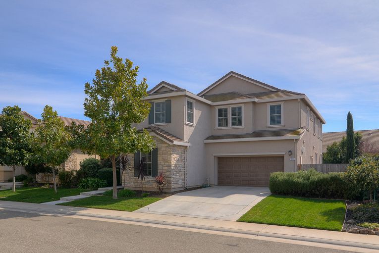 Creative Apartments For Rent In Markdale Area with Modern Garage